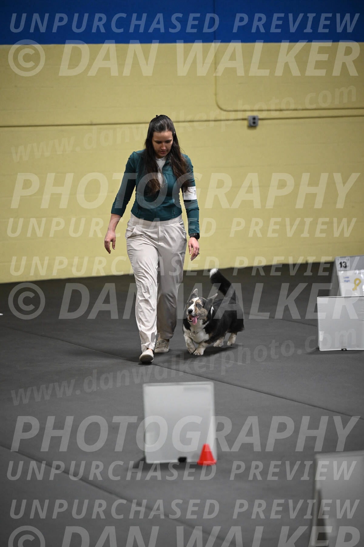 SAT704_0054
