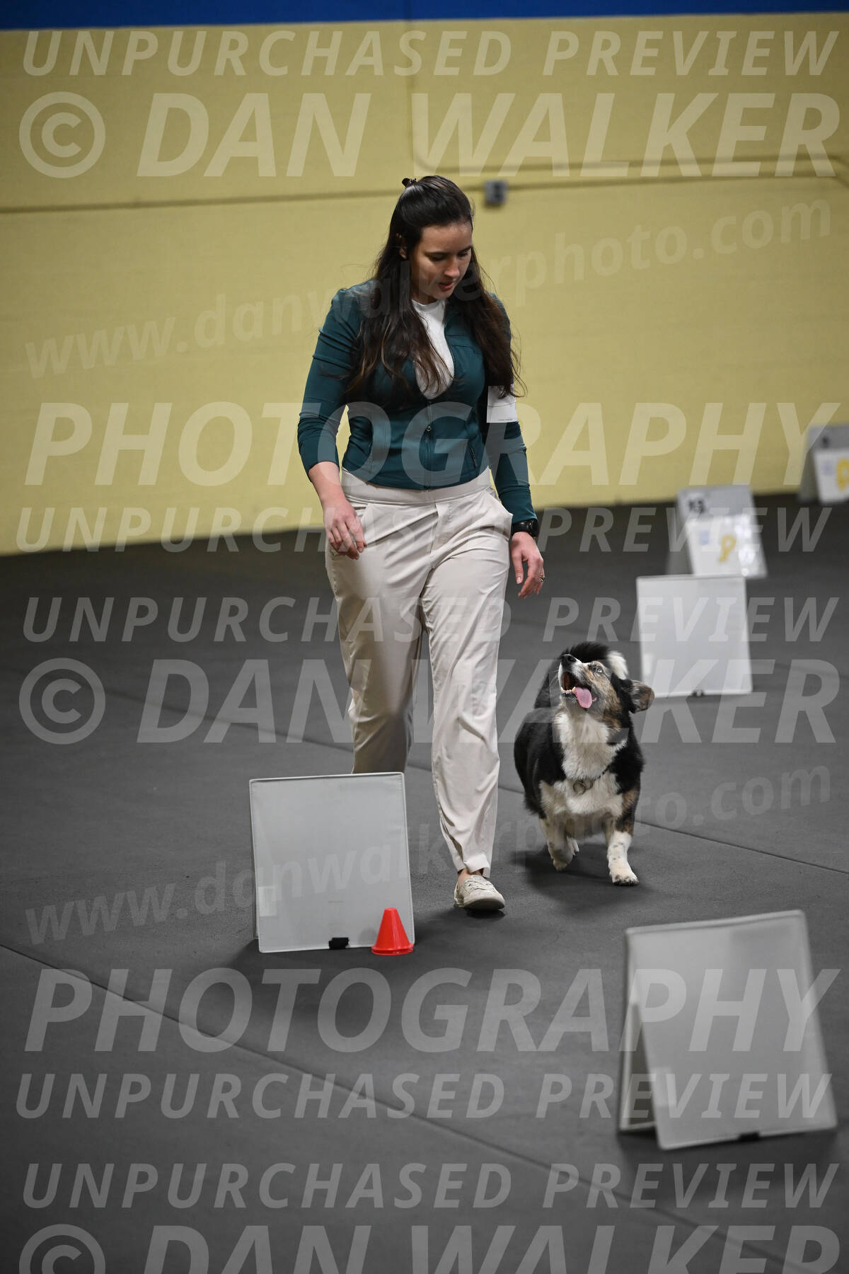 SAT704_0069