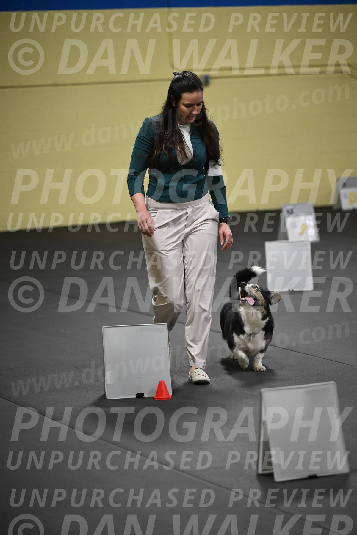 SAT704_0070