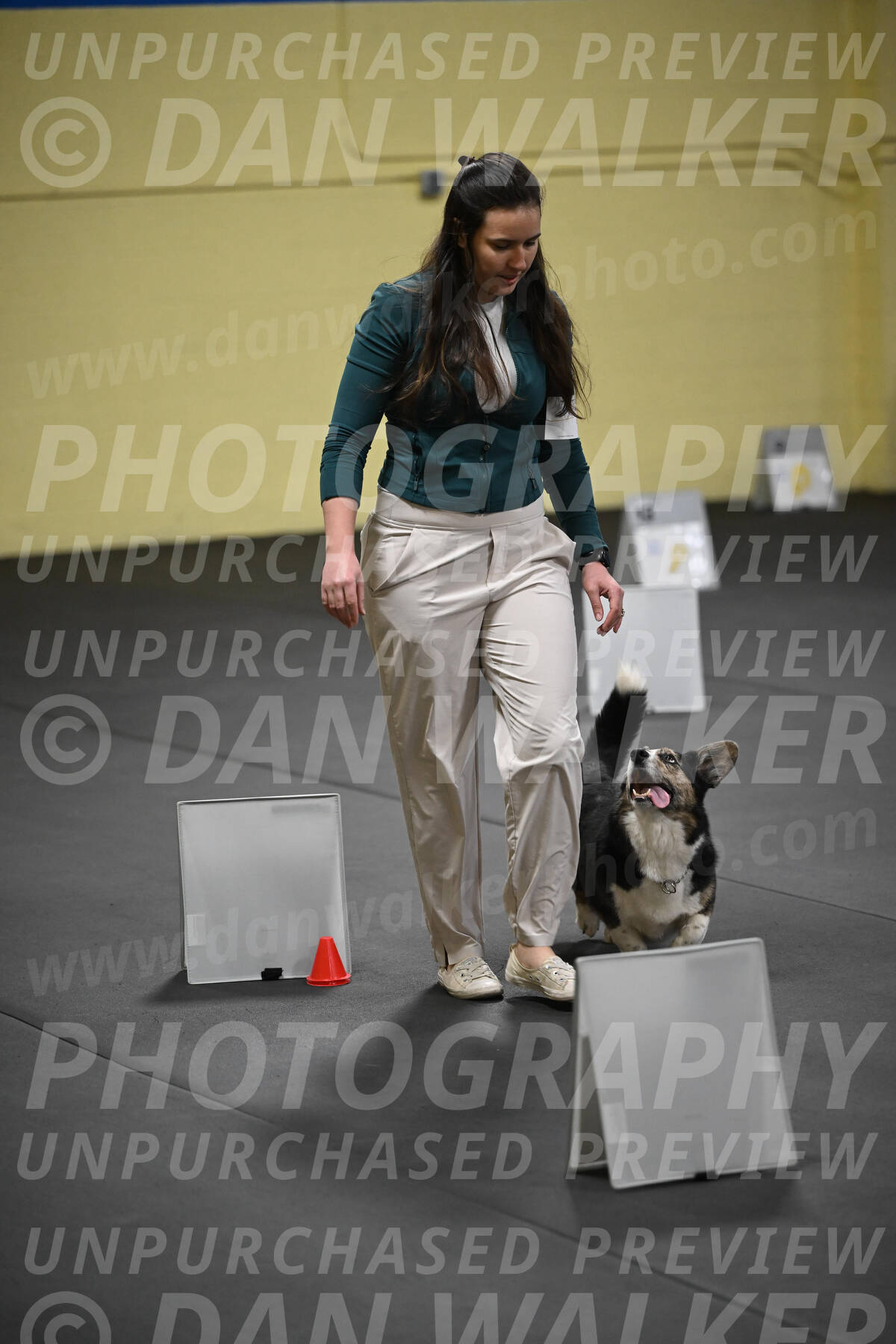 SAT704_0075