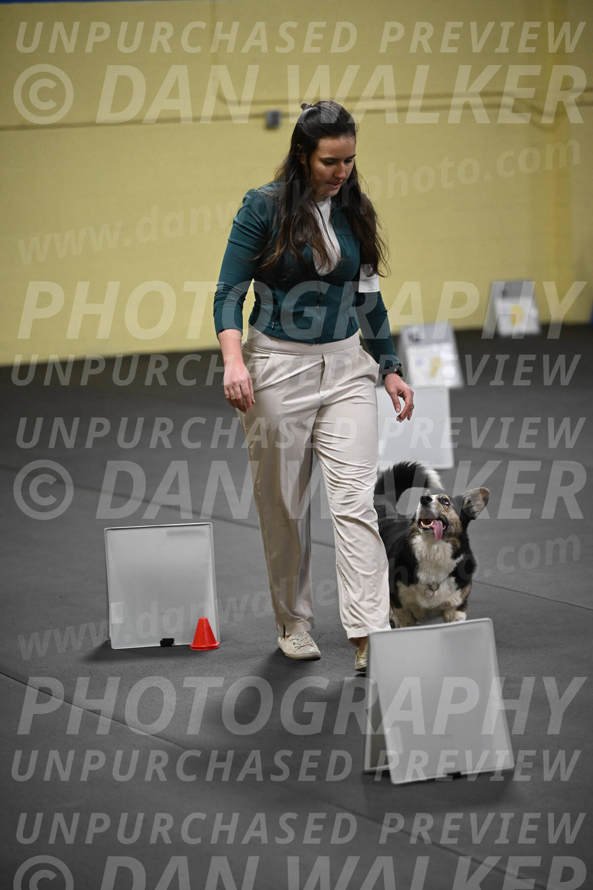 SAT704_0076