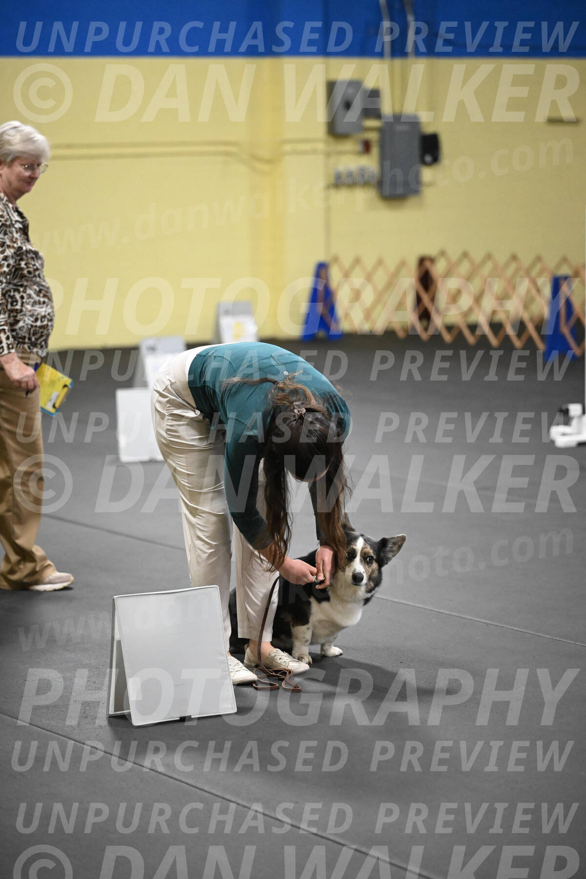 SAT704_0085